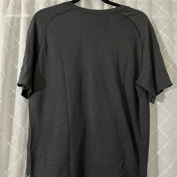 dark grey lululemon t-shirt size L - Picture 3 of 4